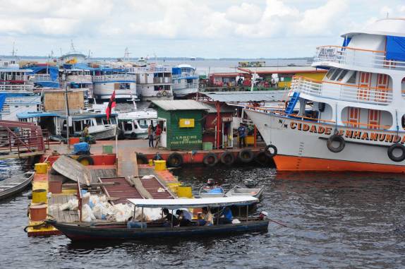 Um dos muitos portos de Manaus - AM